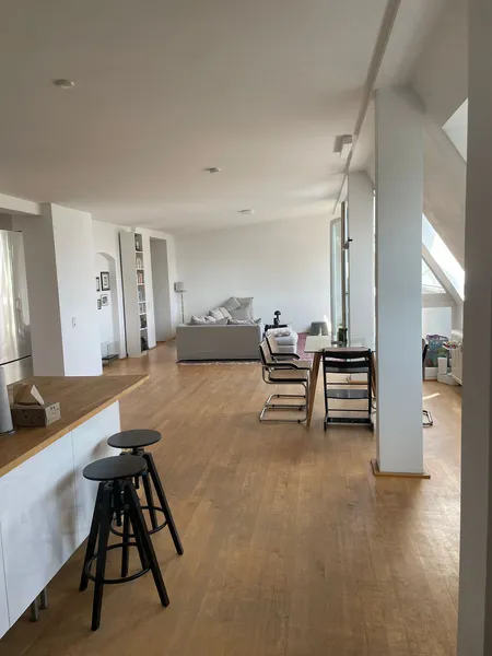 2 Zimmer Dachgeschoss Wohnung Dez - März in Prime location — photo 1
